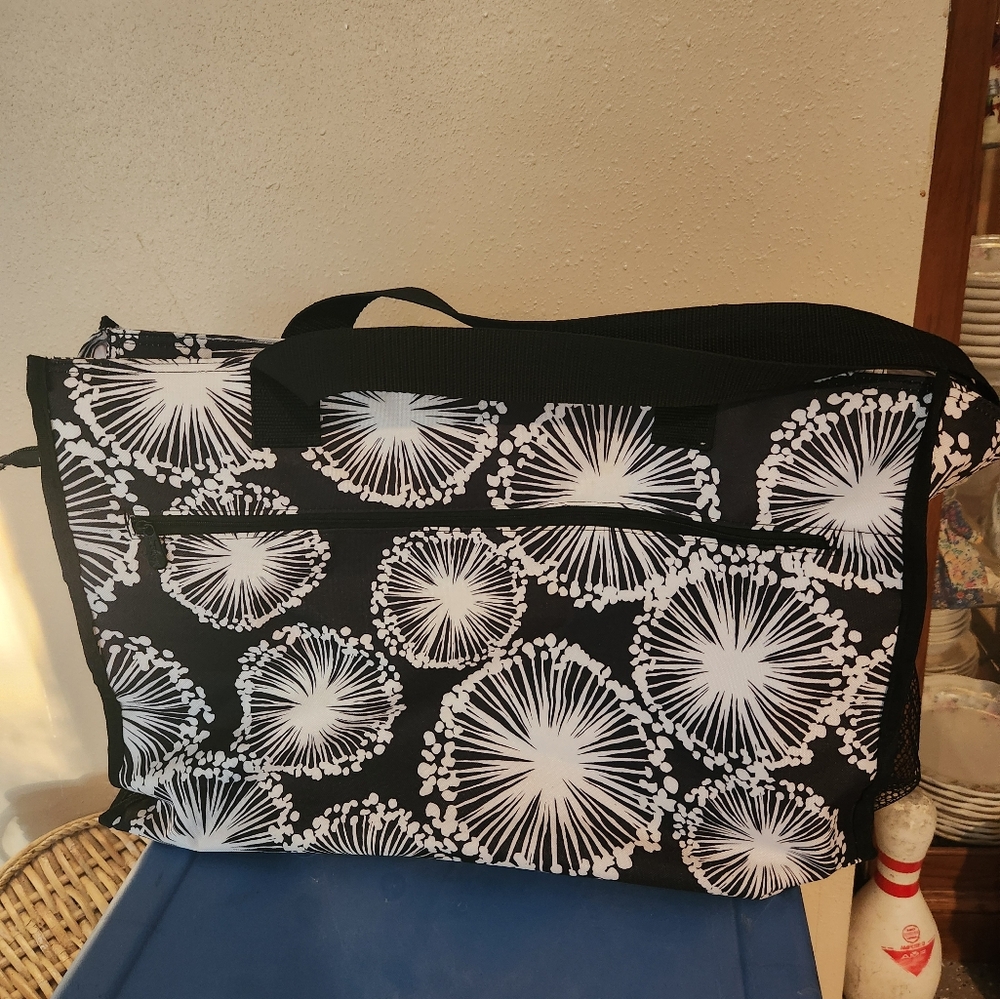 Thirty-one zippered tote